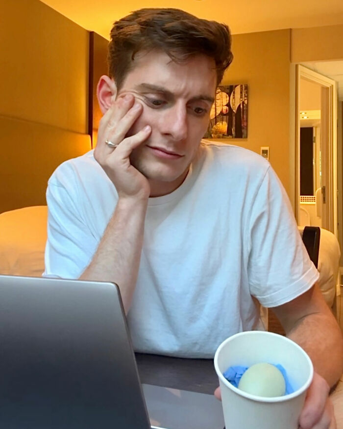 Man Found An Abandoned Egg And Decided To Take It Home, Hatching A New Friendship