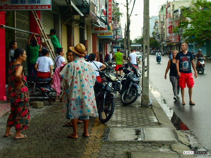 People Tie Their Doors Before The Storm Hits