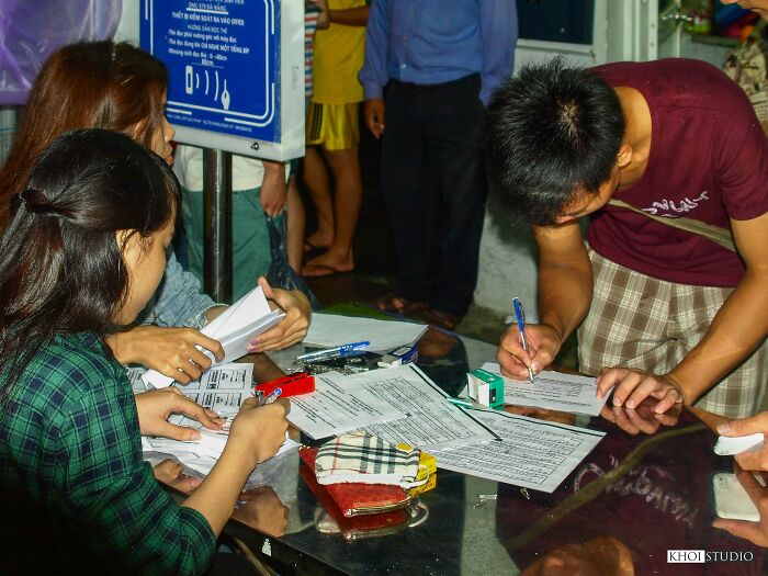 Students Come To Register For Temporary Residence In A Solid Dormitory