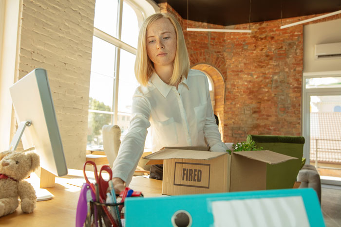 Woman Named Karen Sues Company For Not Giving Farewell Card, Finds Out Almost No One Signed It Woman Named Karen Sues Company For Not Giving Farewell Card, Finds Out Almost No One Signed It