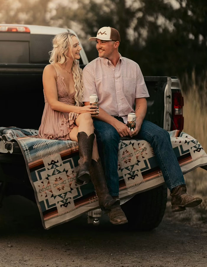 A Man Drove Four Hours To Meet A Girl For A Blind Date Photoshoot In Hopes Of A “Fairy Tale Ending” A Man Drove Four Hours To Meet A Girl For A Blind Date Photoshoot In Hopes Of A “Fairy Tale Ending”