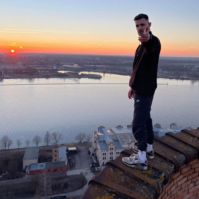 Daredevil Influencer Falls From Spain's Tallest Bridge While Trying To Snap Instagram Photo Daredevil Influencer Falls From Spain's Tallest Bridge While Trying To Snap Instagram Photo