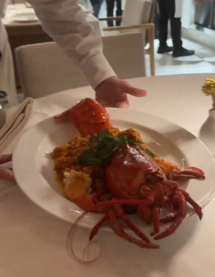 "Spoiled Brat ": Woman Sparks Debate With Harsh Review Of $400 Meal At Michelin-Praised Restaurant "Spoiled Brat ": Woman Sparks Debate With Harsh Review Of $400 Meal At Michelin-Praised Restaurant