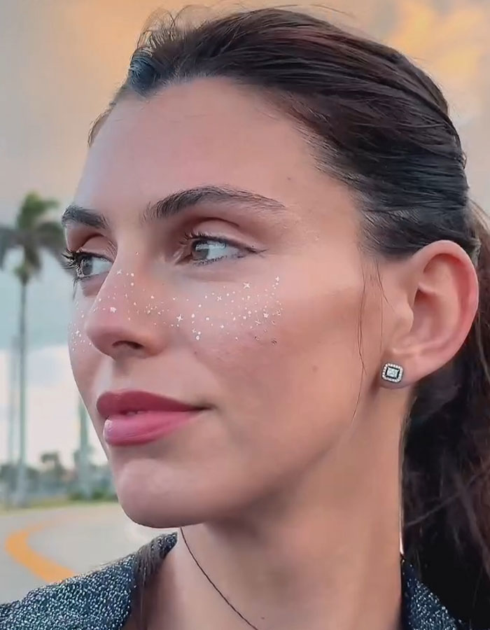 “I Can’t Believe This Is Real”: Business Owner’s Life Changed After Taylor Swift Boosts Her Sales “I Can’t Believe This Is Real”: Business Owner’s Life Changed After Taylor Swift Boosts Her Sales