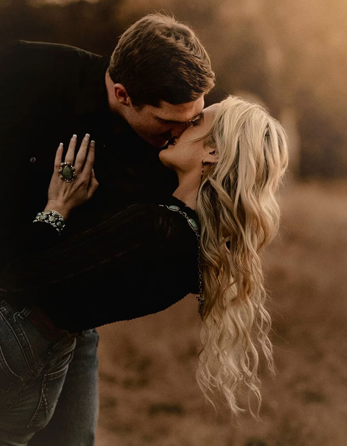 A Man Drove Four Hours To Meet A Girl For A Blind Date Photoshoot In Hopes Of A “Fairy Tale Ending” A Man Drove Four Hours To Meet A Girl For A Blind Date Photoshoot In Hopes Of A “Fairy Tale Ending”