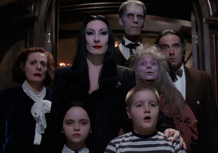 Cast of 1991's &lsquo;The Addams Family&rsquo; Reunites For The First Time In Years: &ldquo;Now I Wanna Cry&rdquo;