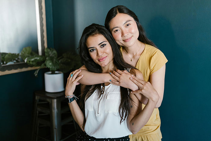 “Biggest Cheater Ever”: 30 Honest Age Gap Relationship Stories Shared By People Online