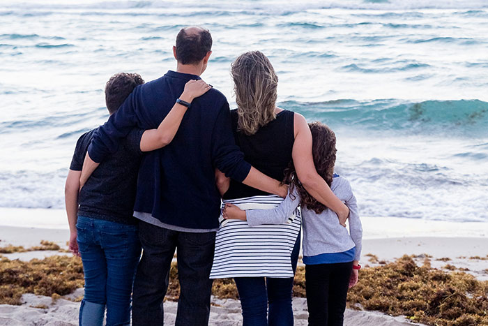 “She Died And I Survived”: 30 Identical Twins Reveal The One Thing That Sets Them Apart