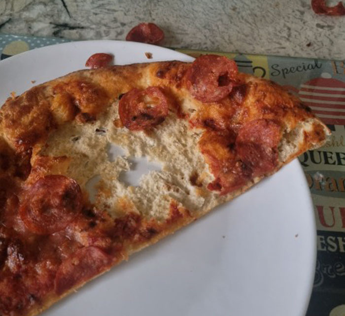 Woman Books 6-Person Lodge Only For Herself, Gets A Request From Owners To Switch To Smaller One Woman Books 6-Person Lodge Only For Herself, Gets A Request From Owners To Switch To Smaller One