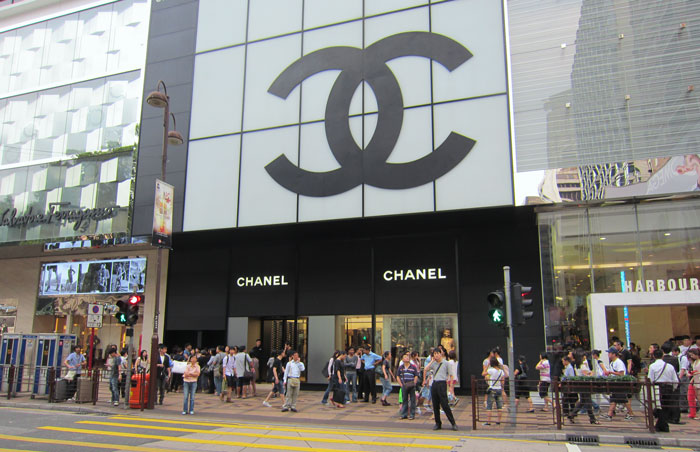 Woman Suspects Her BF Gifted Her A Fake Chanel Bag, Turns Out It’s True And He Did It Purposefully Woman Suspects Her BF Gifted Her A Fake Chanel Bag, Turns Out It’s True And He Did It Purposefully