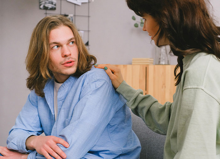 Girlfriend Breaks Up Over Feuding With BF&rsquo;s Female Friend, Unhinged Messages Follow