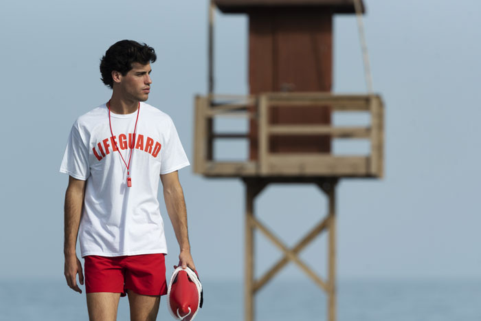 "20 Mins And No Signal Of The Father": Guy Doesn't Pick Kids Up From Public Pool After Closing "20 Mins And No Signal Of The Father": Guy Doesn't Pick Kids Up From Public Pool After Closing