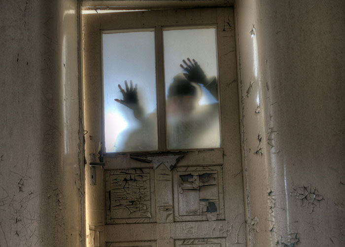 50 Haunted House Employees Share The Things People Did To Make Them Break Character