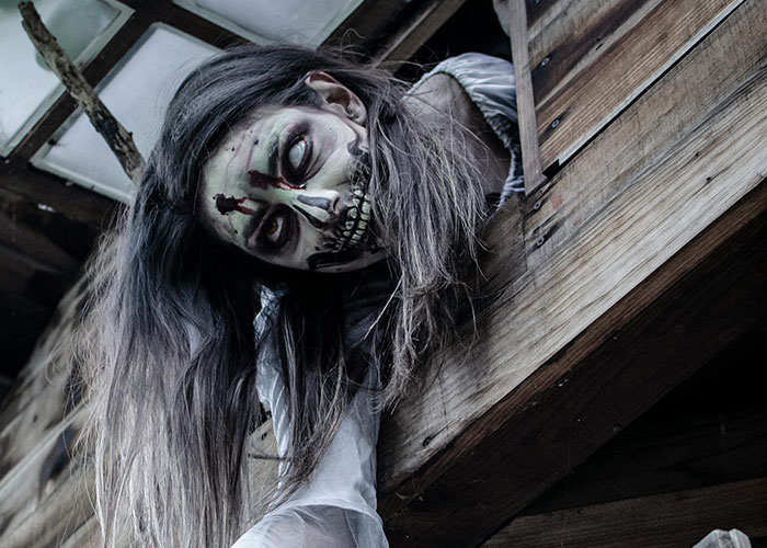 50 Haunted House Employees Share The Things People Did To Make Them Break Character