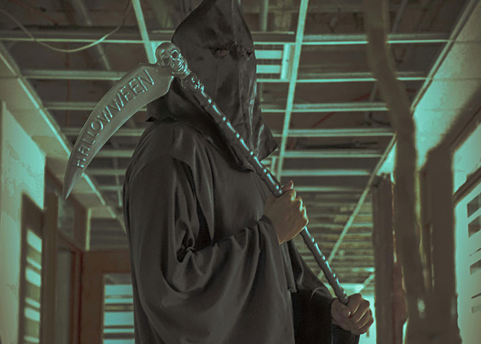 50 Haunted House Employees Share The Things People Did To Make Them Break Character