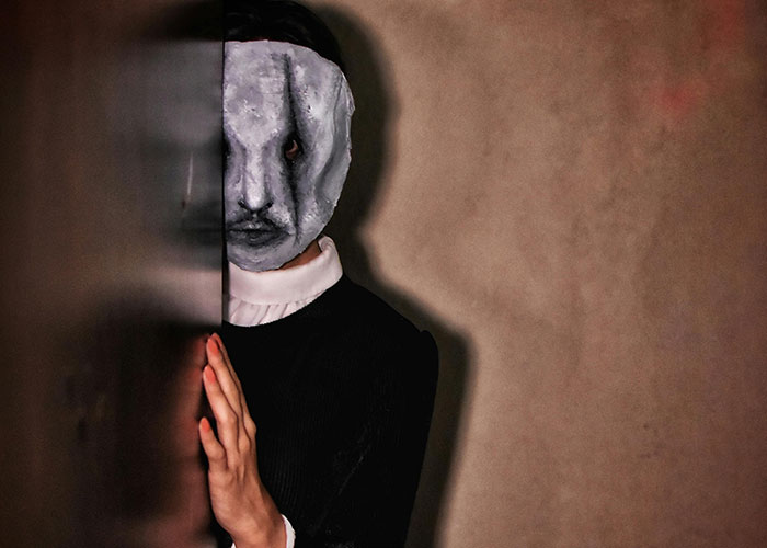 50 Haunted House Employees Share The Things People Did To Make Them Break Character