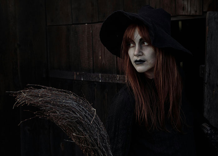 50 Haunted House Employees Share The Things People Did To Make Them Break Character