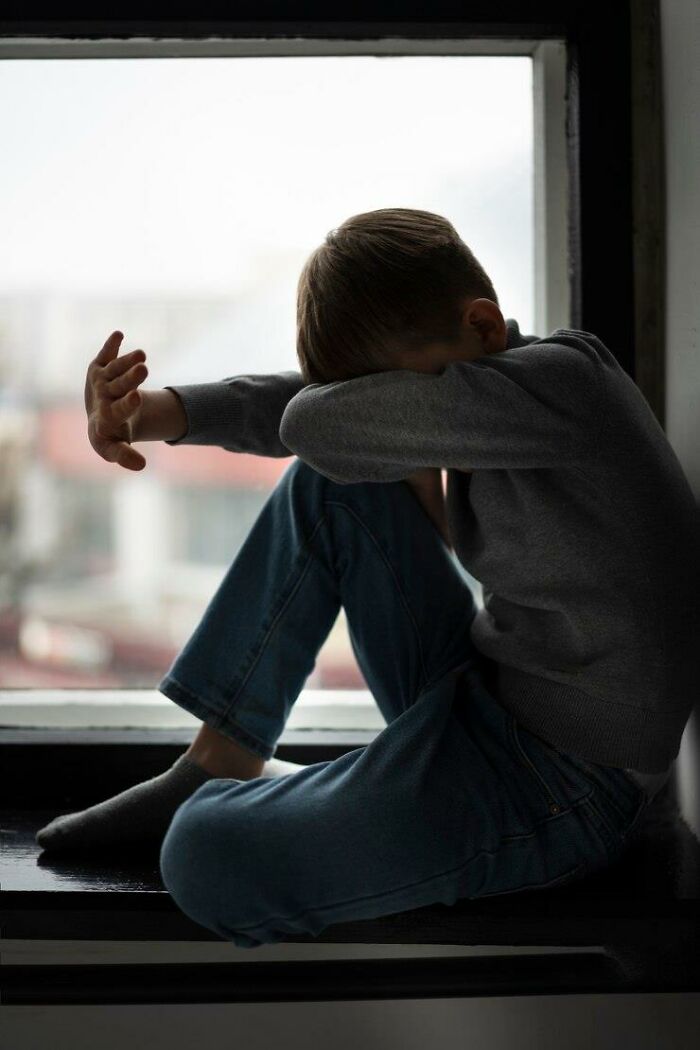 50 Things The “Weird” Kid At School Did That Still Haunt People Years Later