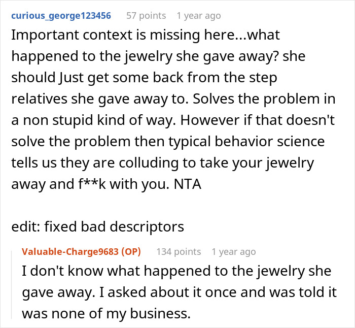 &ldquo;AITA For Refusing To Let My Sister Wear Our Late Mom&rsquo;s Necklace On Her Wedding Day?&rdquo;