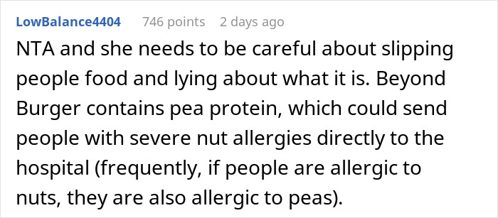 Vegan Host Pushes Her Thanksgiving Menu, Friends Serve Her An RSVP Nightmare In Return