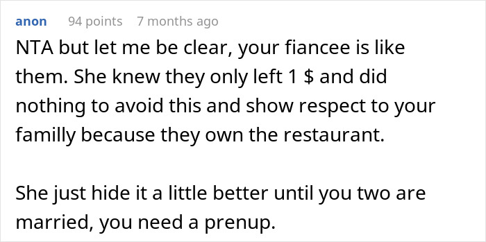 Reddit comment discussing fiancé’s family tipping $1, suggesting a prenup. Reddit comment discussing fiancé’s family tipping $1, suggesting a prenup.