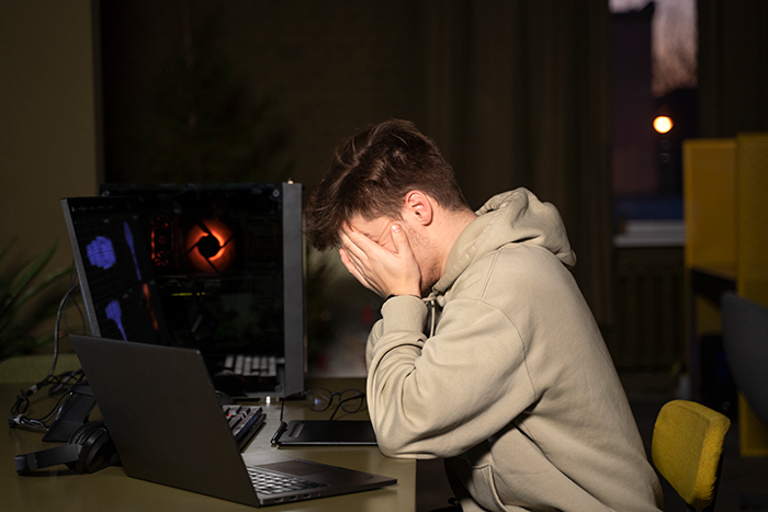 Terrifying Roommate Hid Under Man&rsquo;s Bed For Months, When Caught, He Tries To Play The Victim