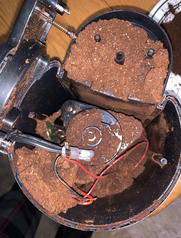 This Coffee Grinder Fills Its Base, Motor, And Circuit Boards Up With Grounds. Over 1 Lb Of Grounds Came Out Of The Base, Seemed Like A Fire Hazard So I Chucked It In The Trash
