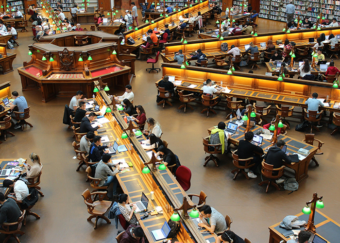 Daughter Threatens To Go No-Contact With Mom, Is Shocked When Her College Fund Disappears 