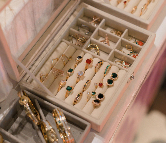 18YO Steals $6K Worth Of Things From Friend's House, Parents Worry About Teen's Future 18YO Steals $6K Worth Of Things From Friend's House, Parents Worry About Teen's Future