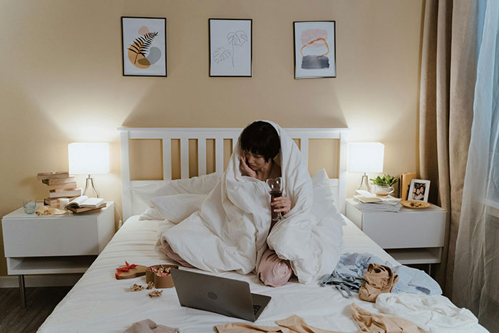 Woman Ends Up Single After She Drunkenly Brags About Being A Serial Cheater To Her Own Boyfriend Woman Ends Up Single After She Drunkenly Brags About Being A Serial Cheater To Her Own Boyfriend