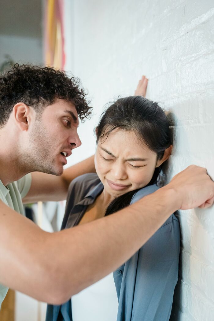 “Apparently He’s Into Men Now”: 30 People Who Regret Not Leaving Their SO Sooner