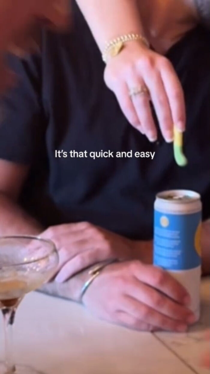 Woman &ldquo;Spikes&rdquo; Friends&rsquo; Drinks At A Party To Prove A Frightening Point, Goes Viral