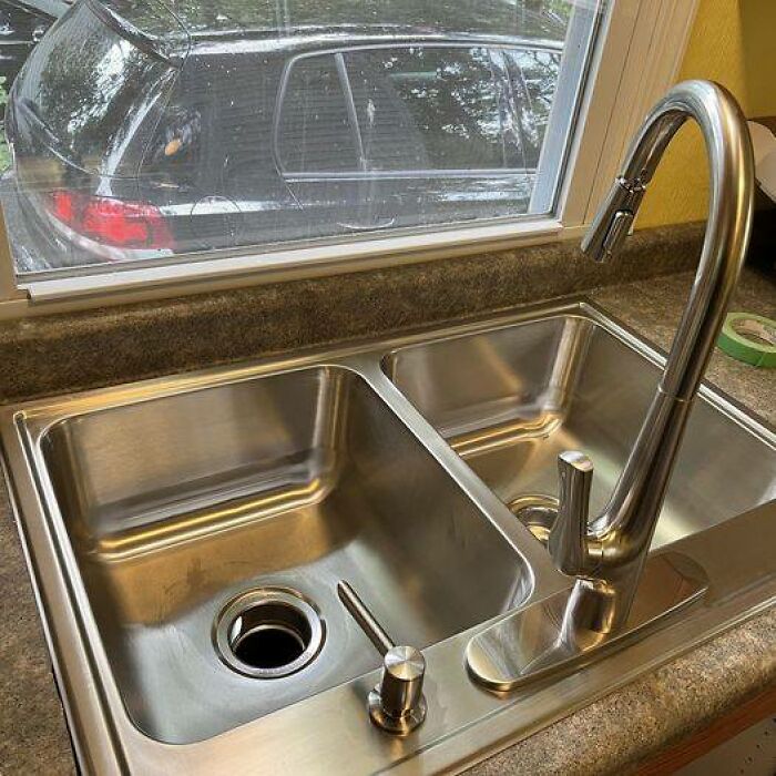 “Another Satisfied Client”: 30 Funny Times People Didn’t Even Try To Do Their Job Right