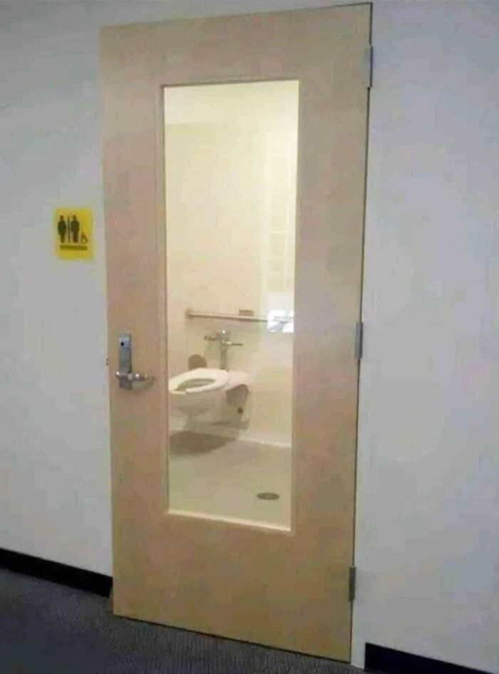 “Another Satisfied Client”: 30 Funny Times People Didn’t Even Try To Do Their Job Right