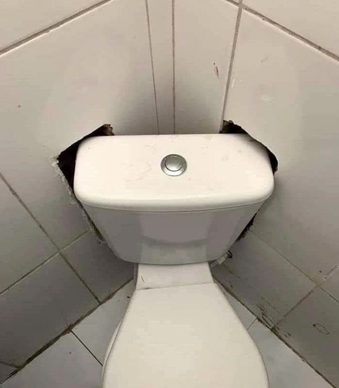 “Another Satisfied Client”: 30 Funny Times People Didn’t Even Try To Do Their Job Right