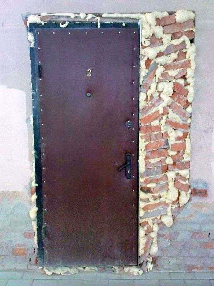 “Another Satisfied Client”: 30 Funny Times People Didn’t Even Try To Do Their Job Right