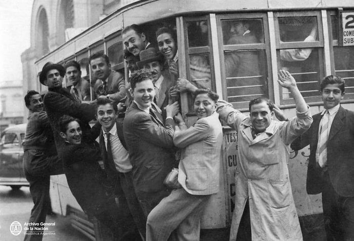Return By Bus. Buenos Aires 1942