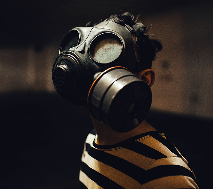 30 Times Scare Actors Couldn’t Continue Acting And Had To Break Character