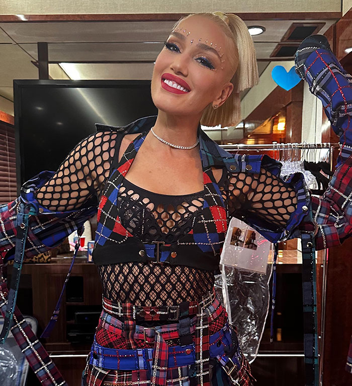 Fans Accuse Gwen Stefani Of Being "Unrecognizable" After She Debuts New Look: "Fire Your Stylist"