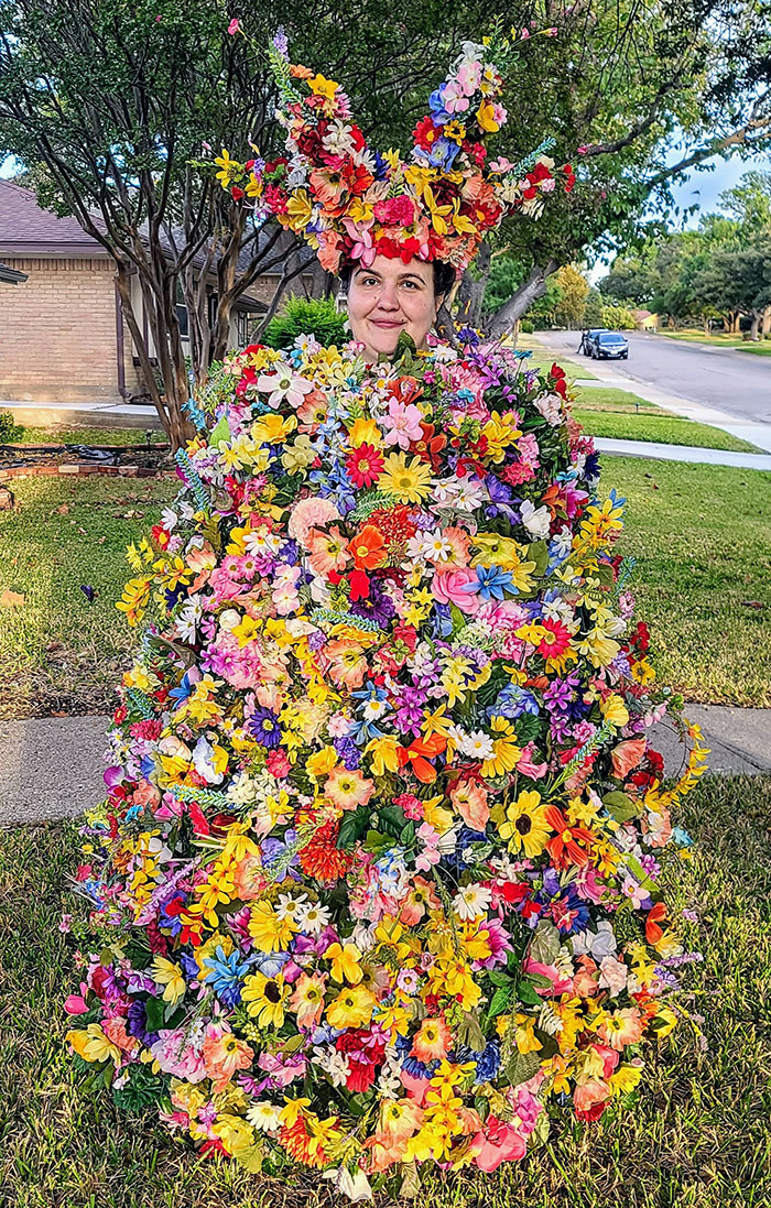 My Halloween Costume: The May Queen From "Midsommar"