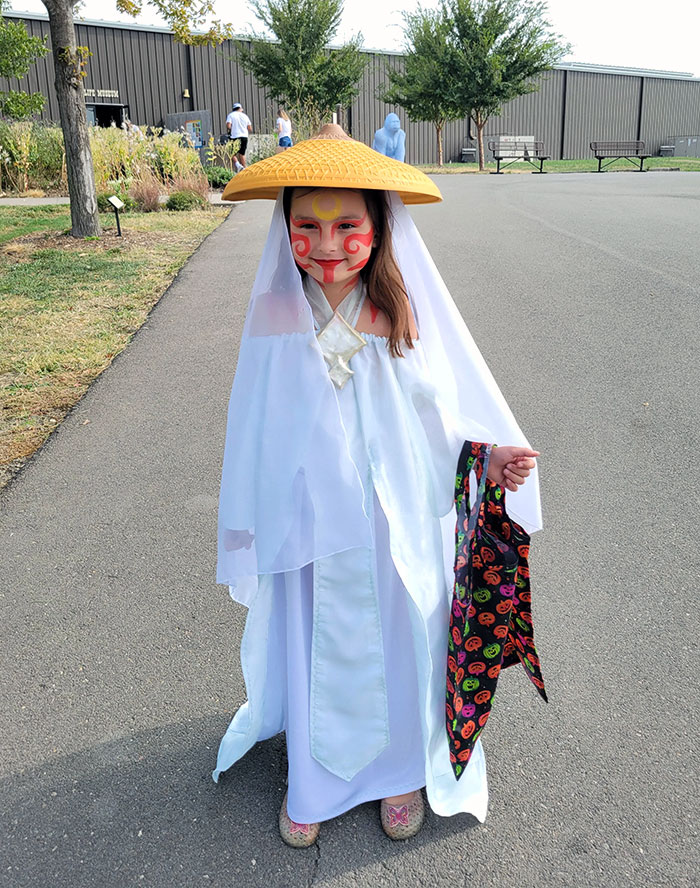 My 6 Year Old Munchkin Wanted To Be The Painted Lady This Halloween. She Put Me To Work