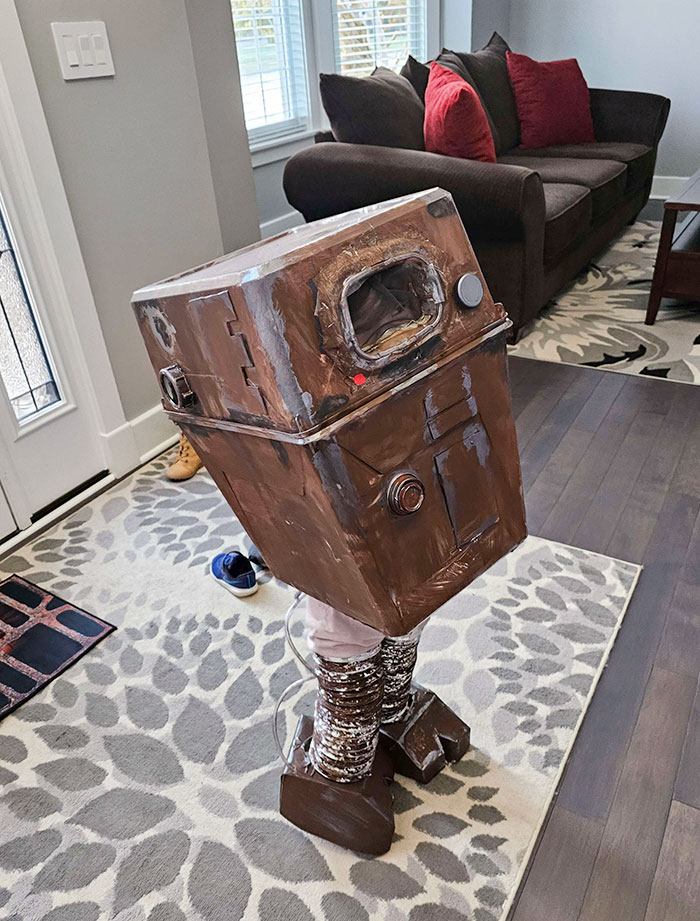 My 3-Year-Old Dressed Up As His Favorite Droid For Halloween, Unfortunately No One Recognized It