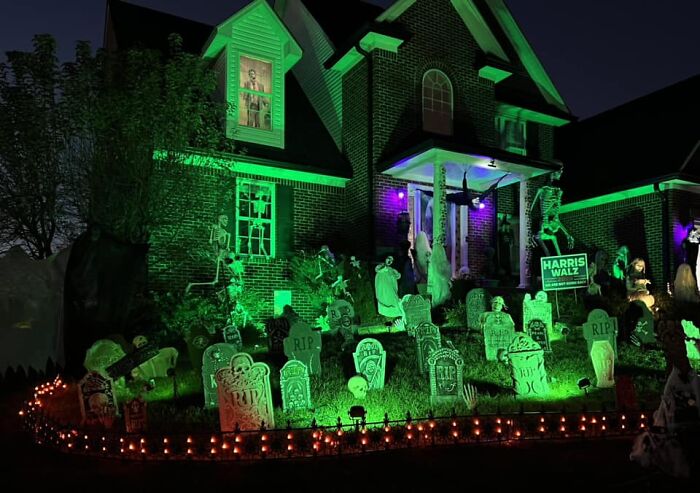 Halloween-Graveyards-Displays-Pics