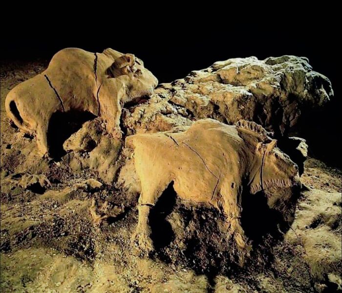 Las esculturas de bisonte encontradas en la cueva de Le Tuc D'audoubert, en Ariège (Francia)