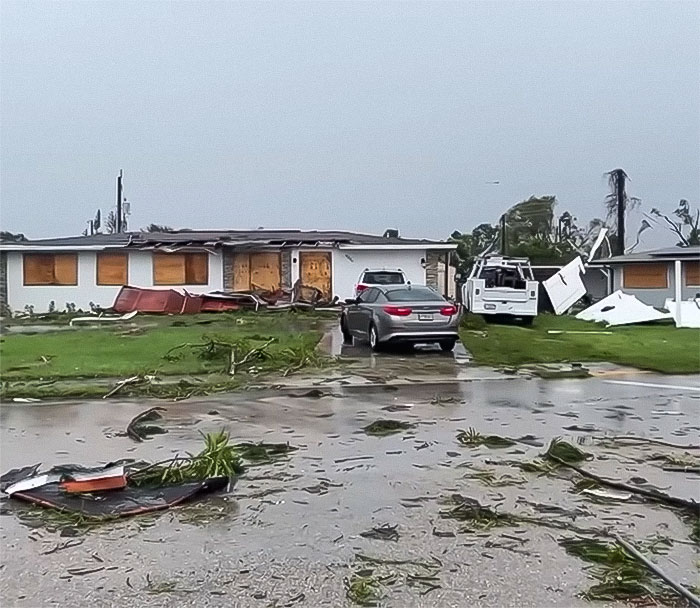 Experts Reveal What You Should And Shouldn&rsquo;t Do In A Hurricane After A Lot Of Bad Ideas Go Viral