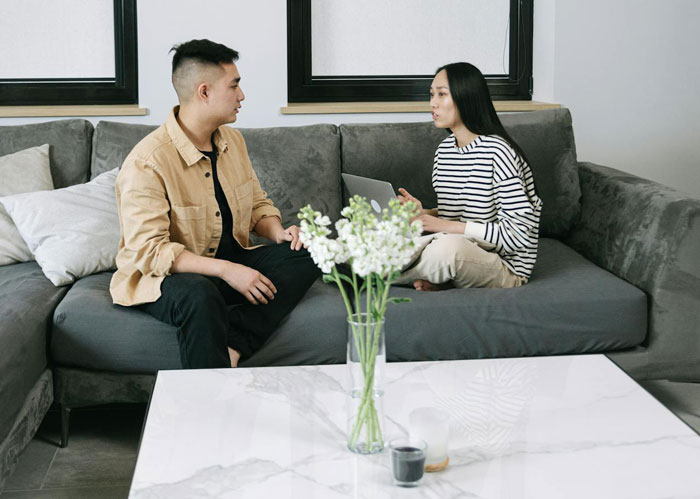 Woman Doesn't Even Know How To Cut Fruit, MIL Calls Her Pathetic Woman Doesn't Even Know How To Cut Fruit, MIL Calls Her Pathetic