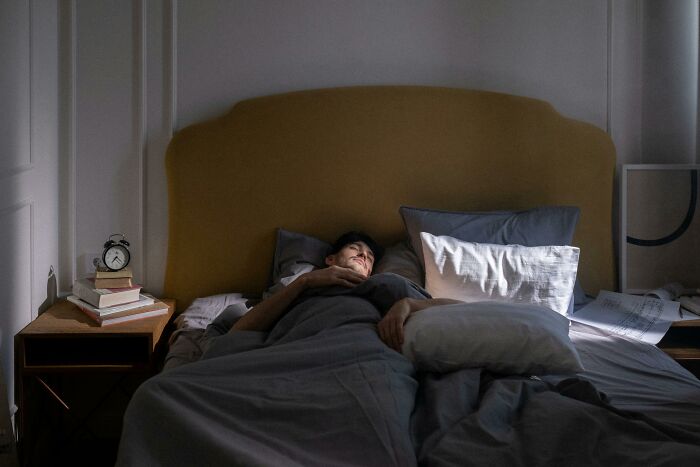 Wife Goes Out Of Her Way To Accommodate Husband&rsquo;s Fatigue, He Still Keeps Complaining