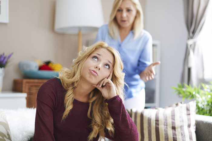 Woman Insists BF&rsquo;s Daughter Is Racist For Wearing A Bonnet, It Gets Them Kicked Out From Her Home