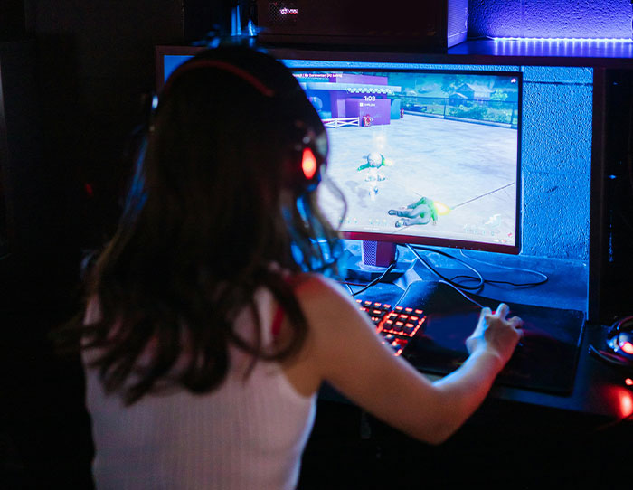 "The Consequences Only Really Became Clear Today": Woman Lets Her GF Use Her PC, Regrets It "The Consequences Only Really Became Clear Today": Woman Lets Her GF Use Her PC, Regrets It