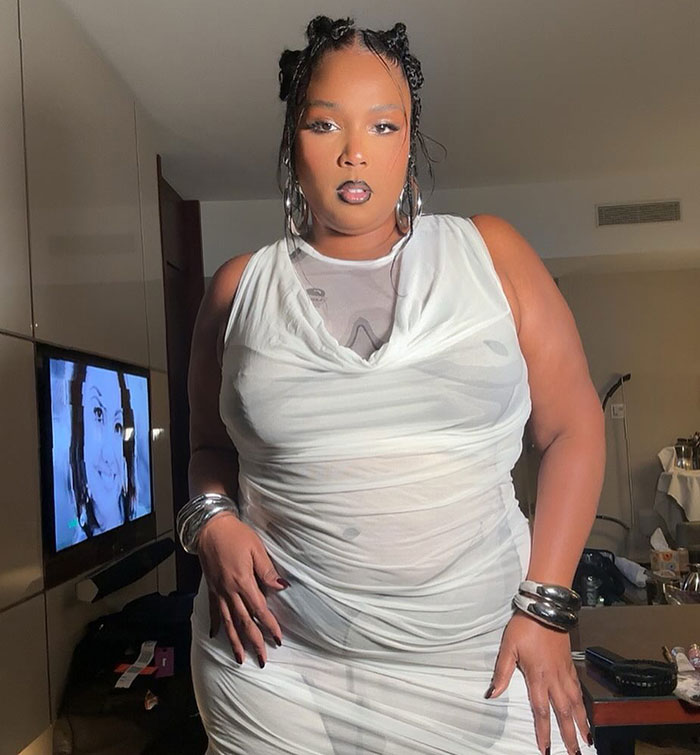 Lizzo Opens Up About Her Weight Loss Journey In Emotional Post After “Overeating” Lizzo Opens Up About Her Weight Loss Journey In Emotional Post After “Overeating”